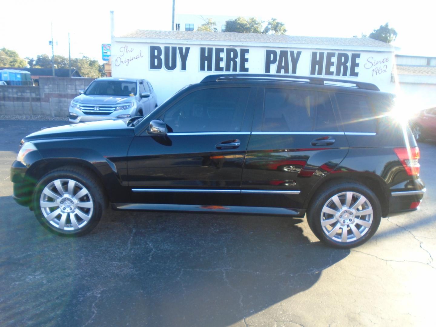 2012 Black /Beige Mercedes-Benz GLK-Class GLK350 (WDCGG5GB8CF) with an 3.5L V6 DOHC 24V engine, 7-Speed Automatic transmission, located at 6112 N Florida Avenue, Tampa, FL, 33604, (888) 521-5131, 27.954929, -82.459534 - Photo#0